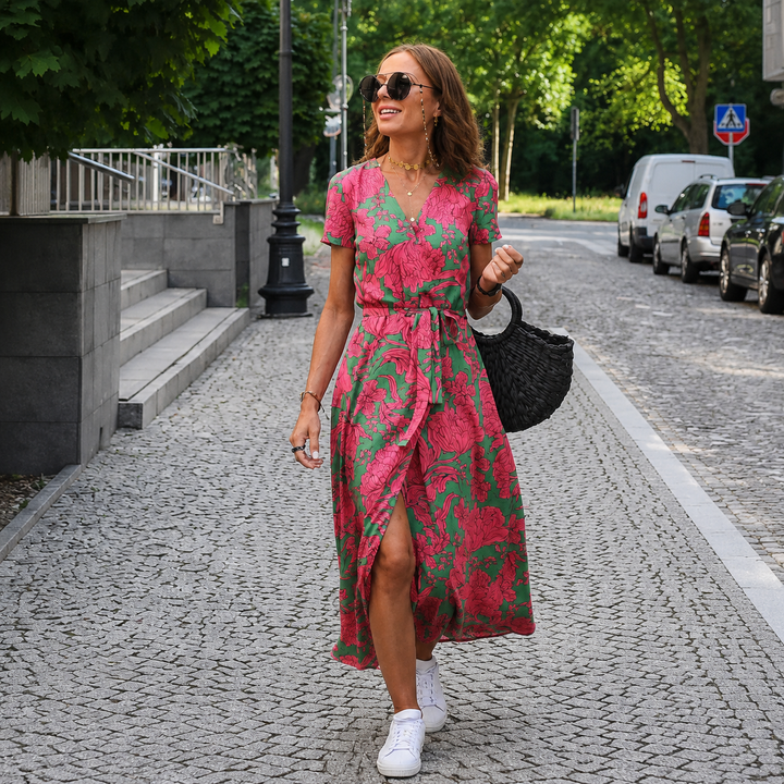 Julia - Figure-Flattering V-Neck Dress